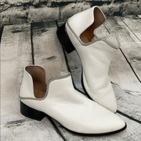 Halogen Shoes - Halogen gorgeous white leather booties